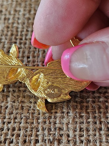 Vintage Kenneth Jay Lane Kissing Kio Fish Brooch Absolutely Gorgeous! 2.12" - Picture 5 of 6