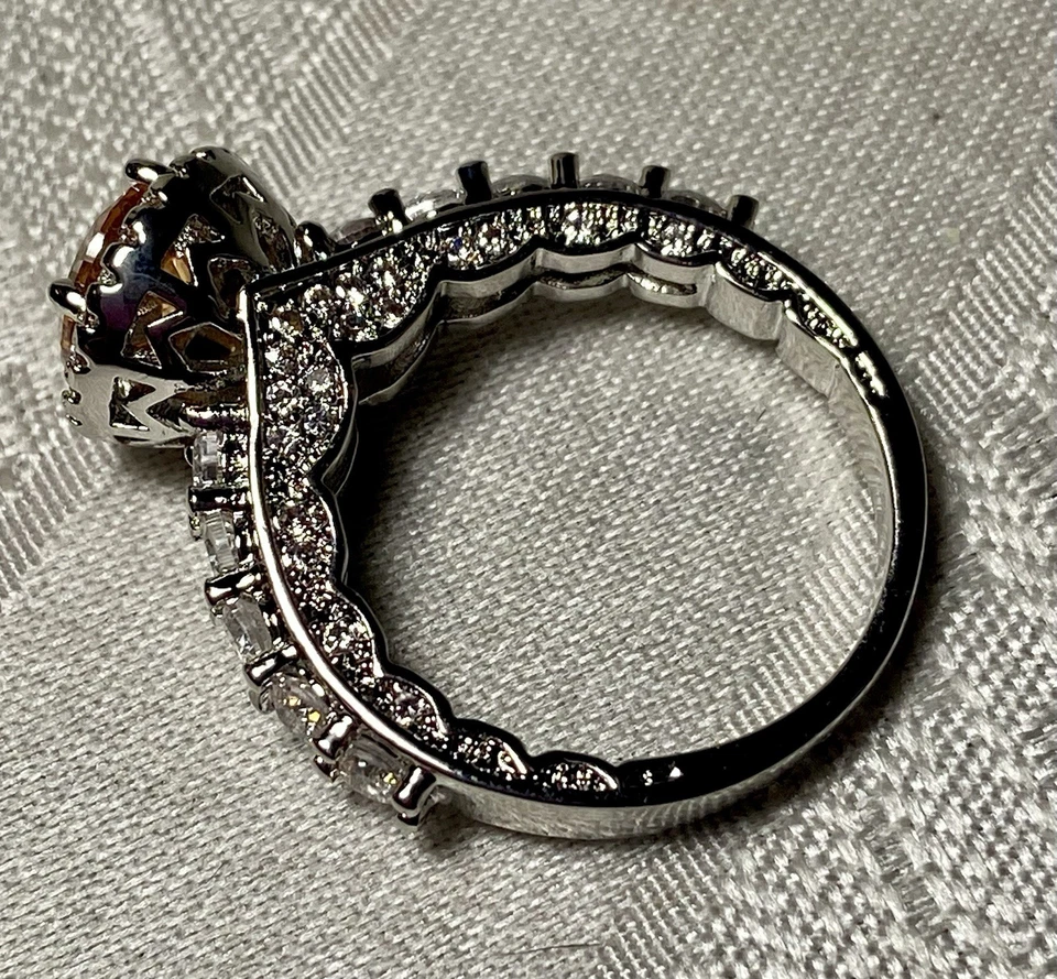 Anillo pavé estilo antiguo de topacio dorado y diamante corte cojín 18K GP - 4,00 CTW Foto 4 de 4