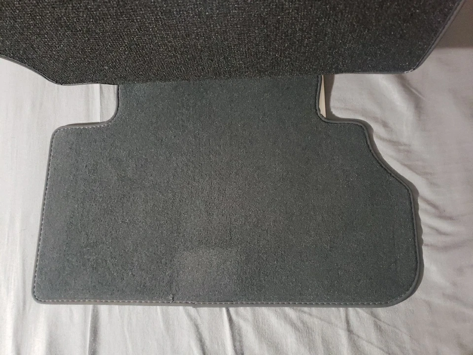 Подлинные заводские коврики для пола Audi Q5 от оригинального производителя только задние коврики - Изображение 3 из 4