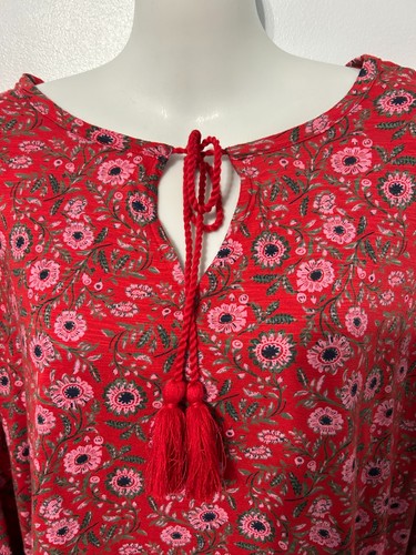 Nuevo con etiquetas Top Style&co Flor Rojo Floral 3/4 Manga con Escote Atado Ojo de Cerradura Plus 2X - Imagen 3 de 4