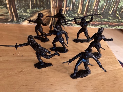 Monarch Conquistadors X 12 Figures - Picture 5 of 9