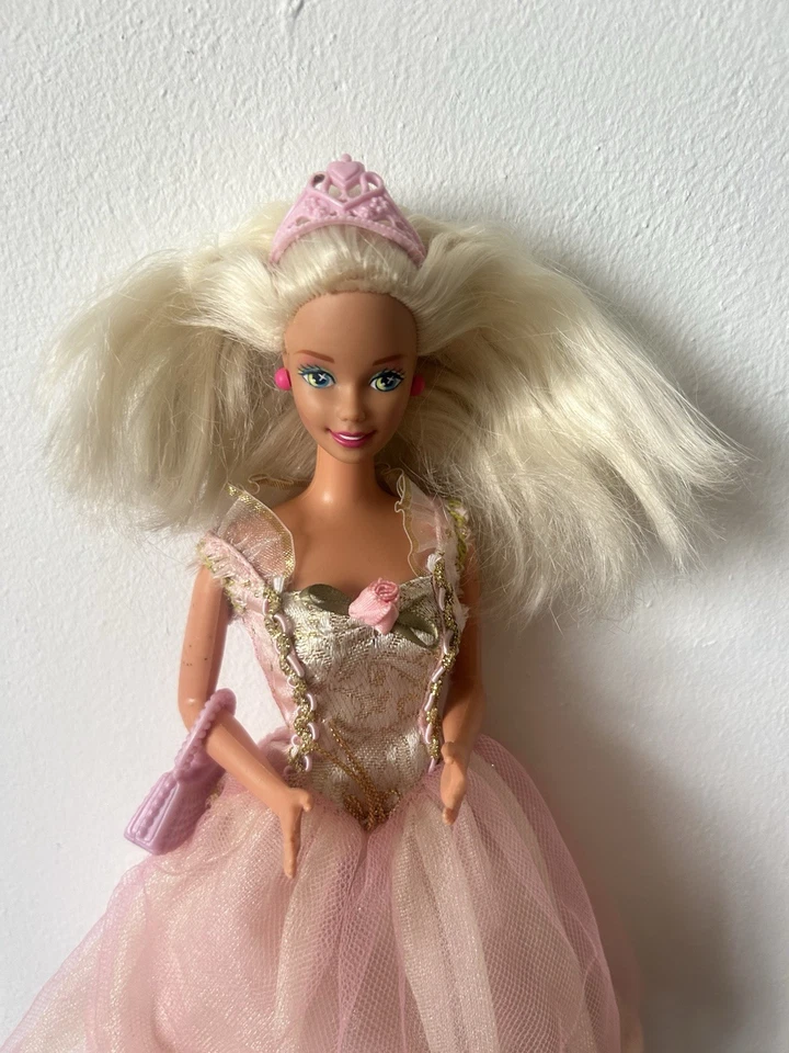 Barbie with Original Dress Princess & the Pauper 2004 Vintage Wear - Image 3 of 4