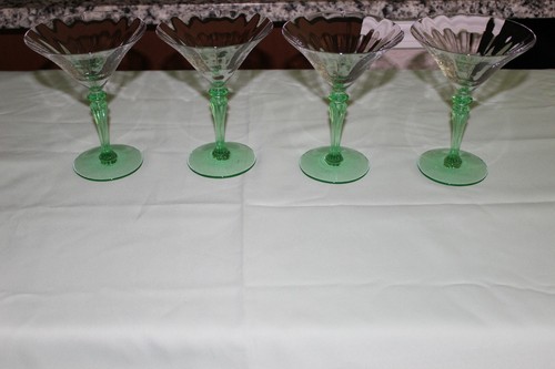 Juego de 4 vasos remolinos Martini estilo Murano tallo transparente/verde 6"H - Imagen 8 de 14
