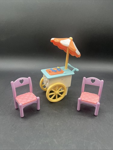 Vintage Fisher Price liebevolle Familie Traum Puppenhaus Eiswagen & 2 Stühle.  3 Teile - Bild 1 von 3