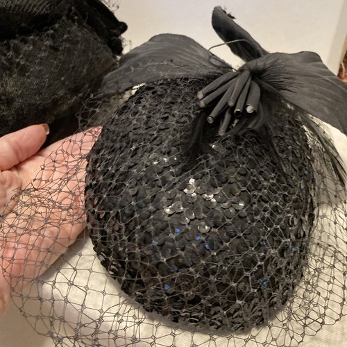 Two Vintage Ladies Hats - Picture 3 of 11