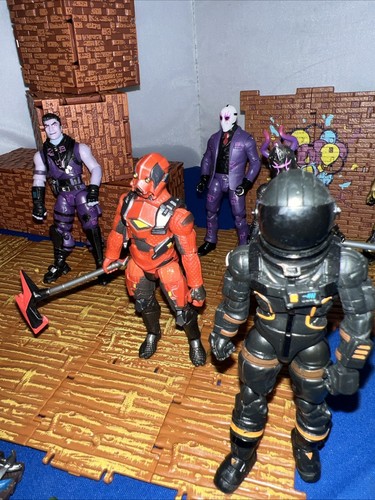 Fortnite Figuren x 8 4 Zoll mit Blöcken & 19x Fliesen - 2 x Wand mit Kunst - Waffen - Bild 4 von 16