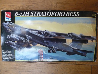 Model aircraft 1/72 AMT Ref 8623 B-52H Stratofortress (No instructions)