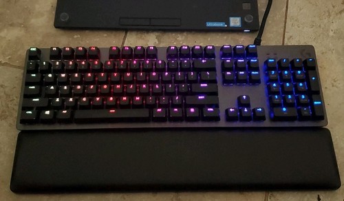 Logitech G513 Carbono RGB Teclado Mecánico para Juegos SOLO TECLADO - Imagen 4 de 12