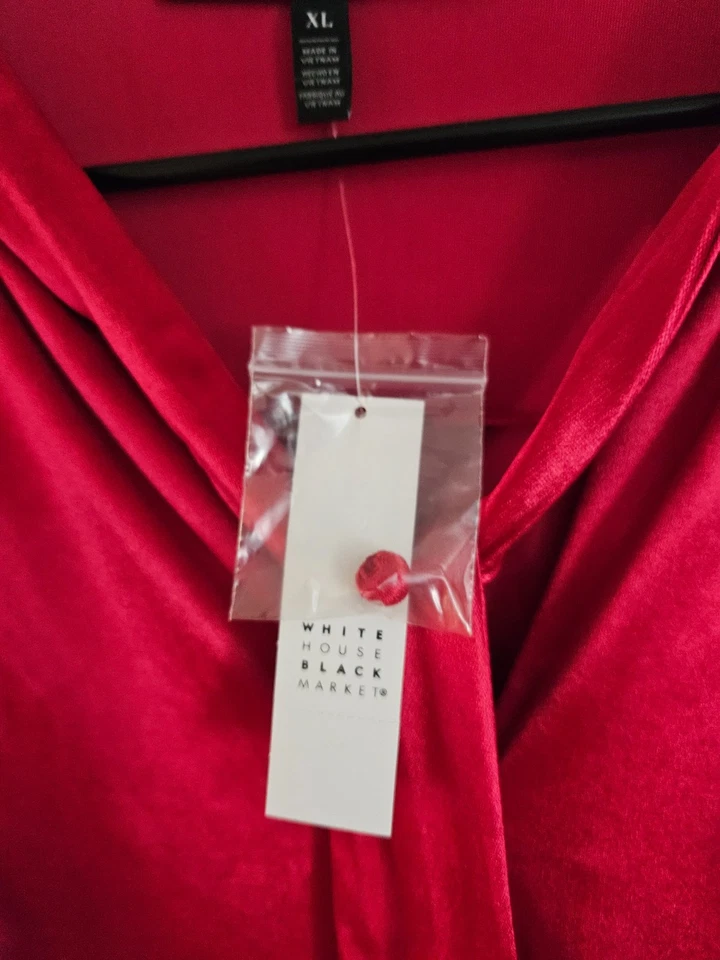 全新带标签 White House Black Market 红色天鹅绒领带上衣 XL 码假日 — 第 3/4 张图片
