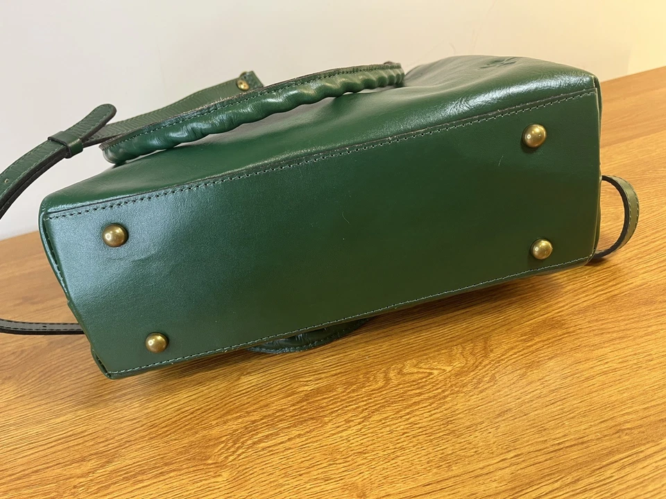Patricia Nash Gorgeous Green Tooled Handbag New w Tags Comes w Strap - Image 2 of 4