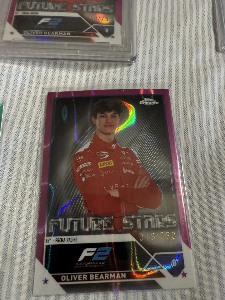 Coches de Fórmula 1 F2 cromados Topps 2023 Oliver Bearman #71 Starter Collection F2 Foto 3 de 4