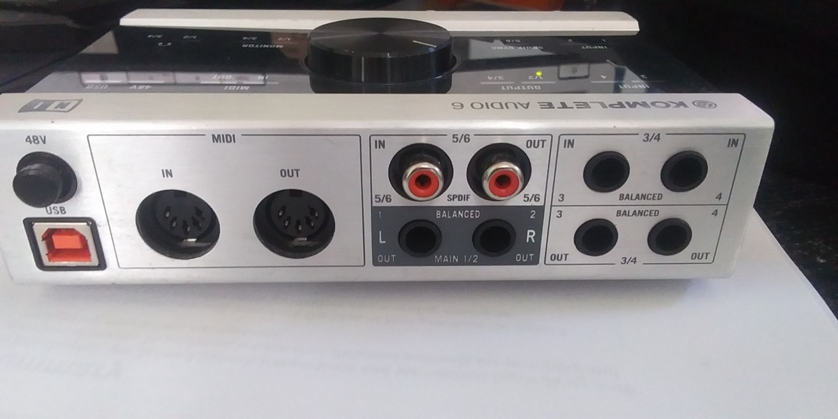 KOMPLETE AUDIO 6 native instrumental 美品 Amazon.com: Native Instruments Komplete Audio 6 USB Audio