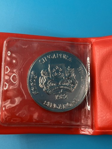 *Rare* 1982 Singapore 10 Dollars, Uncirculated Coin, Year of the Dog - Picture 6 of 6