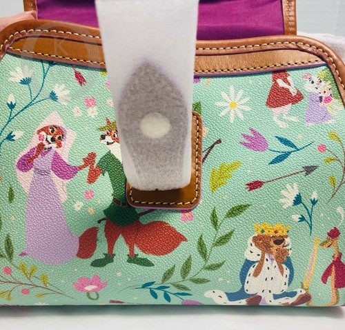 NUEVO CON ETIQUETAS*Dooney & Bourke*Disney Parks*ROBIN HOOD*Cartera Bandolera*21151K S139 - Imagen 5 de 9