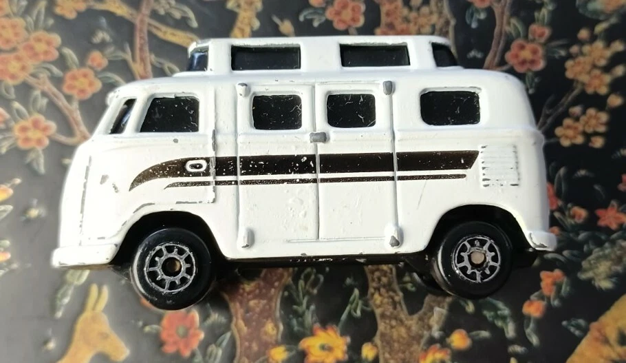 Cámper Volkswagen Maisto VW Champer blanco fundido a presión 1:64 hecho en China Foto 3 de 4