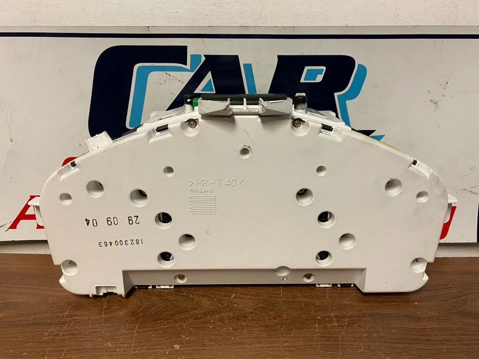 Cuadro de instrumentos Volvo V50 2005 *kilometraje desconocido *pestaña rota Foto 4 de 4