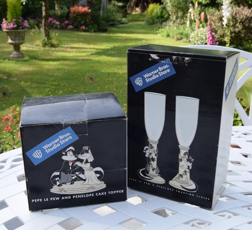 Warner Bros. Pepe le Pew Looney Tunes Wedding Cake Topper and Toasting Flutes - Picture 6 of 6