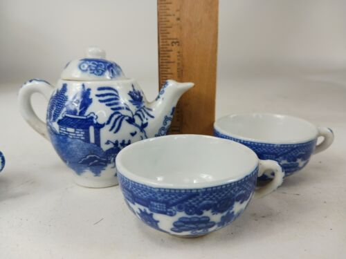 Antica teiera in miniatura salice blu e 3 tazze bambole set bambini - Foto 3 di 9