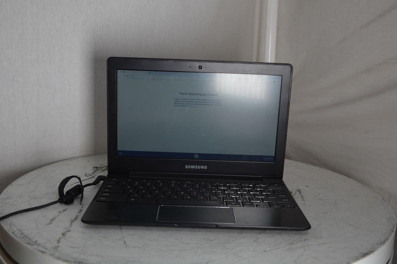 SAMSUNG XE503C12 Chromebook EXYNOS 5 1.3GHz 4GB 16GB SEE NOTES - Picture 2 of 9
