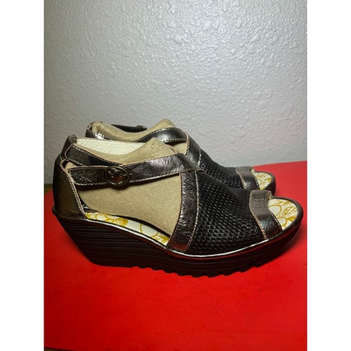FLY LONDON YACE WEDGE SANDAL BLACK GOLD PERF LEATHER 10.5 /EU 41 - Picture 3 of 6