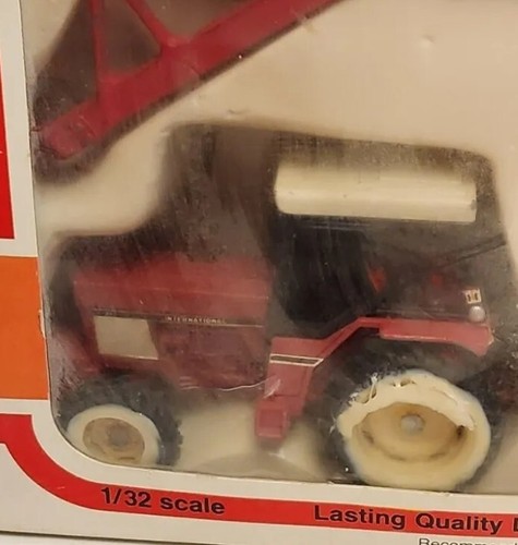 1980s ERTL 1/32 INTERNATIONAL HARVESTER FARM SET PLOW & WAGON #5066 VINTAGE NEW - Picture 4 of 7