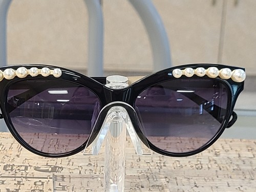 Betsy Johnson Kitty Pearls Sonnenbrille