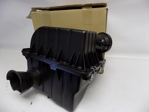 New OEM 2004-2005 Ford Explorer Air Cleaner Assembly 4L2Z9600AA - Picture 2 of 3