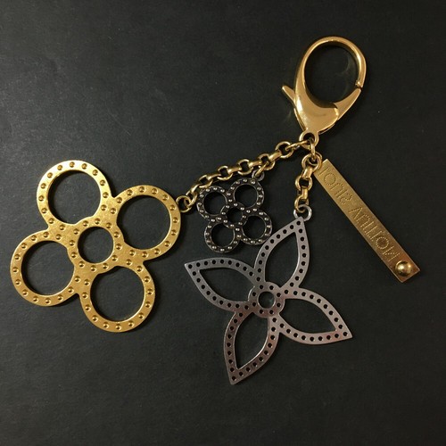 Louis Vuitton Bijoux Saco Flor de Roca Llavero Dije/2AG3374 - Imagen 6 de 8