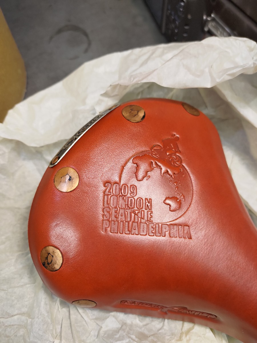 BROOKS レッドサドル クラシックデザイン Amazon | BROOKS(ブルックス) レザーサドル スプリングつき