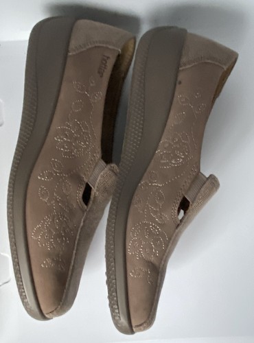 Ladies biege suede shoes by Hotter - UK size 4 - new but without the box - Picture 3 of 3