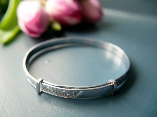 Slimline VINTAGE chrome plated bangle, adjustable etched slim art deco bracelet - 第 1/6 張圖片