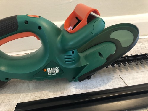 Tagliasiepi senza fili 24V Black & Decker GTC 2451 + batteria + caricatore 51 cm - Foto 6 di 22