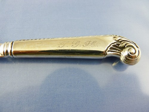 GEORGE II PLAIN 1914 PISTOLENGRIFF BRIEFÖFFNER VON BIRKS 1957 "TGH" - Bild 2 von 6