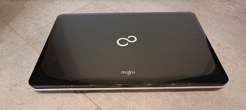 Fujitsu Lifebook AH531 - Core i5 - Disco duro de 500 GB - Windows 10 - Notebook/Laptop - Imagen 8 de 11