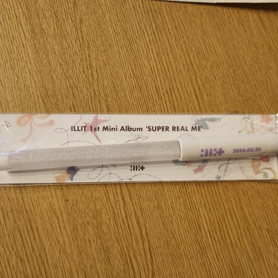 ILLIT Debut SASARAwcase Super Real Me Penlight