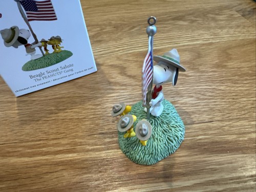 Hallmark 2012 Peanuts Snoopy Beagle Scout Salute Weihnachtsschmuck - Bild 3 von 9