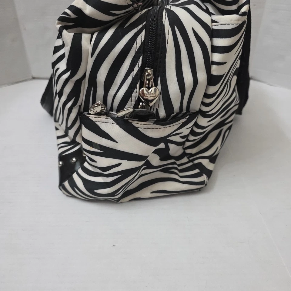 Bolso de fin de semana Y2K Kathy Van Zeeland grande con tachuelas estampado de cebra limpio Foto 3 de 4