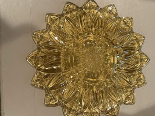 Federal Yellow Topaz Petal Serving Platter 11.5 In. diameter - Picture 4 of 6