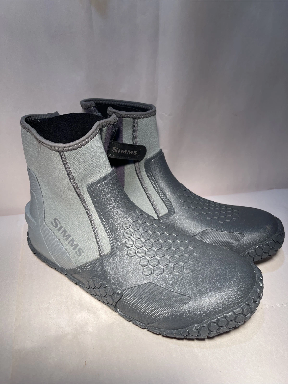 Simms Men's Zipit Bootie Flat Fishing Wading Boots Light Gray, Size 11 NEW
Opens in a new window or