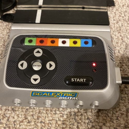 Scalextric Digital C7042 Advanced 6 Car Powerbase & Power Supply - Picture 14 of 16