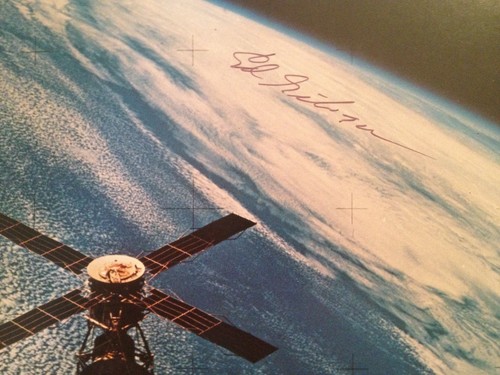 Astronaut Edward Gibson Signed Official NASA Skylab 4 On-Board Photograph - Picture 2 of 3