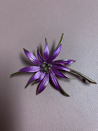 Vintage Costume Jewelry Lisa Fuchsia Flower Brooch W/ Rhinestones