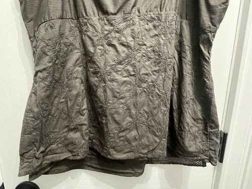 Esprit Women’s Tank Top Gray Floral Details 100% Cotton V-Neck Buttons Size 14 - Picture 8 of 9