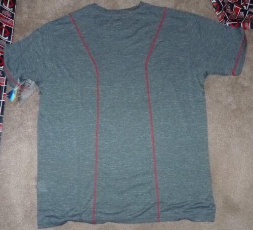 NEW NHL Chicago Blackhawks T Shirt Men L Large 42 44 Hockey Reverse Stitch NWT - Picture 3 of 3