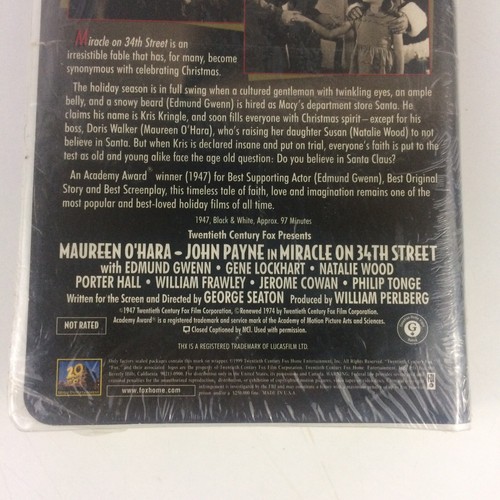 Miracle on 34th Street Digitally Remastered VHS Clamshell Case Christmas Movie - Imagen 7 de 8
