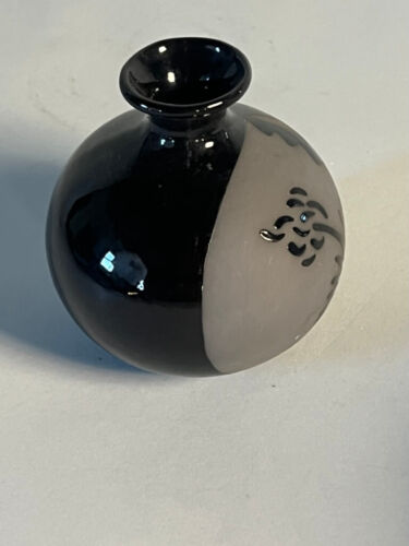 Black Pottery Vase Signed by Martinez 3”x4.5” 1991 - Picture 2 of 3