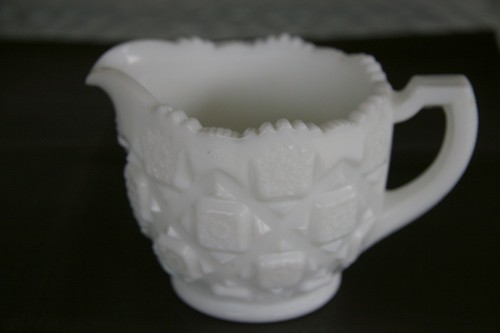 Westmoreland Old Quilt Creamer - Beautiful! - Picture 3 of 5