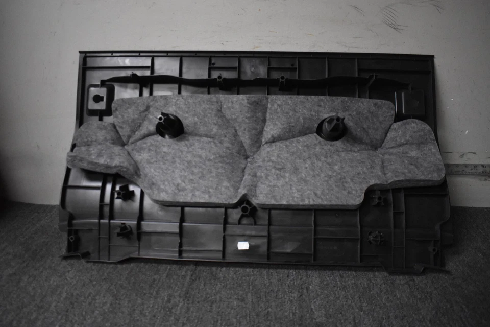 Mercedes Benz E63 AMG S 4MATIC 2018-2020 cubierta de piso OEM de fábrica Foto 4 de 4