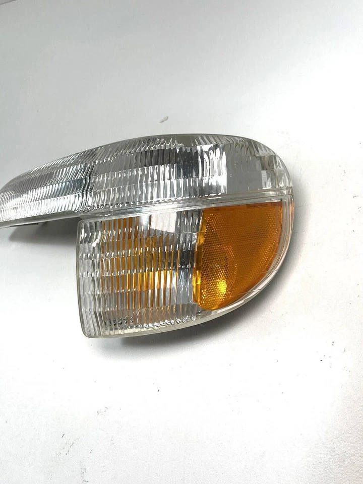 Ford Explorer 1995-2001 conductor esquina/luz de estacionamiento lámpara de estacionamiento señal de giro Foto 2 de 4