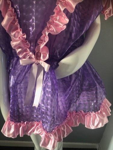 SET ABITO SISSY BAMBINO ADULTO IMPERMEABILE RUMOROSO, RASO ROSA E VIOLA, 48" petto NUOVO - Foto 3 di 9